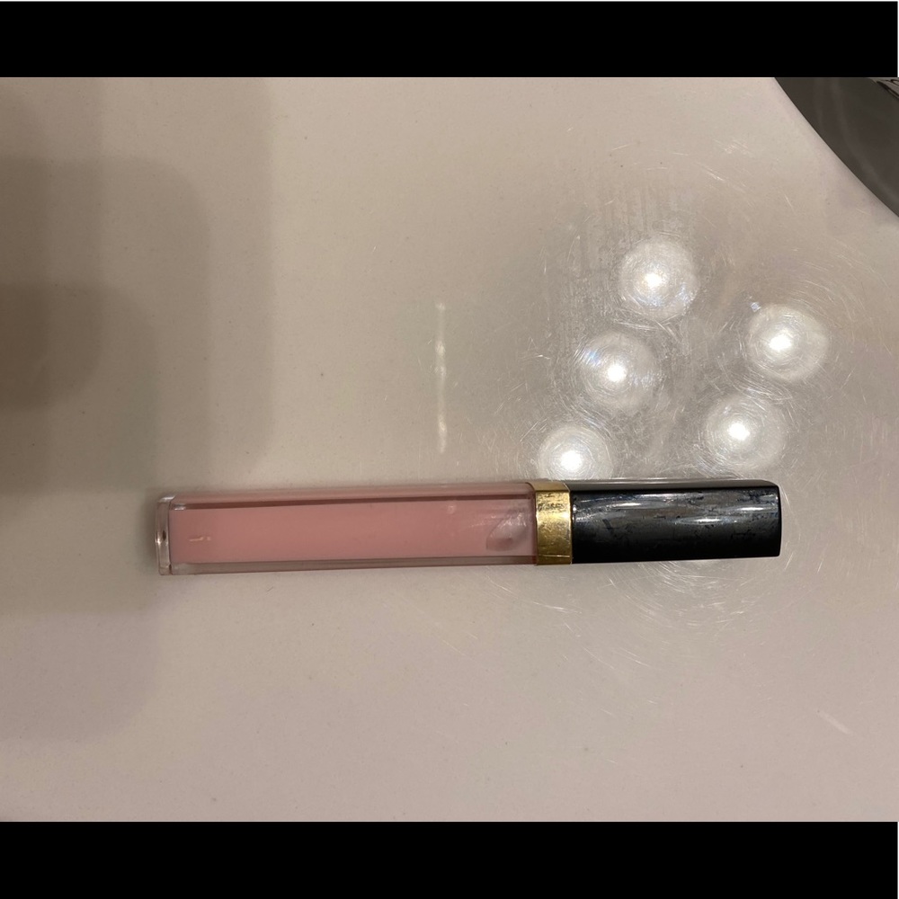 CHANEL lipgloss